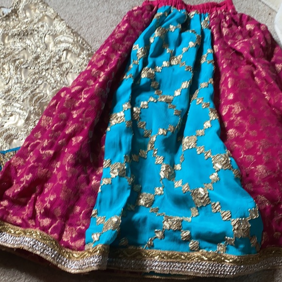 Gorgeous girls’ formal 2 pc outfit - Picture 9 of 15